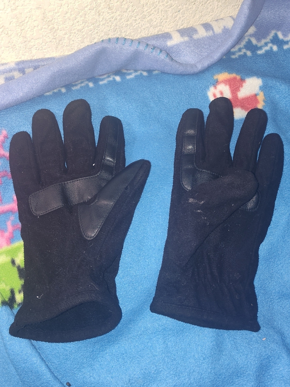 Men's Black Fleece Gloves with Elastic Wrist - Unbranded - Picture 2 of 2